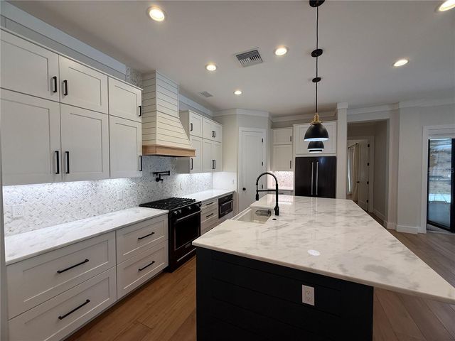 20 W CREST AVENUE, Winter Garden, FL 34787