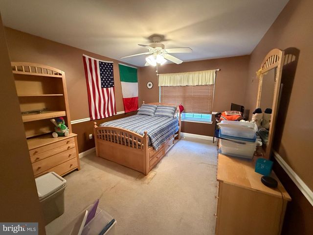 89 HILLSIDE LN, Mount Laurel, NJ 08054