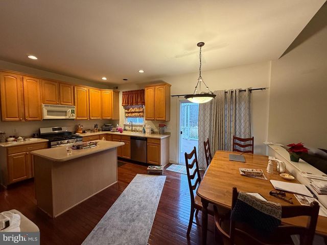 89 HILLSIDE LN, Mount Laurel, NJ 08054