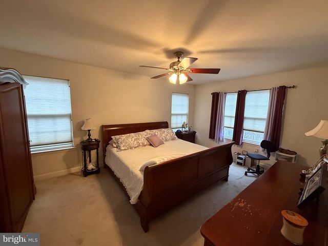 89 HILLSIDE LN, Mount Laurel, NJ 08054