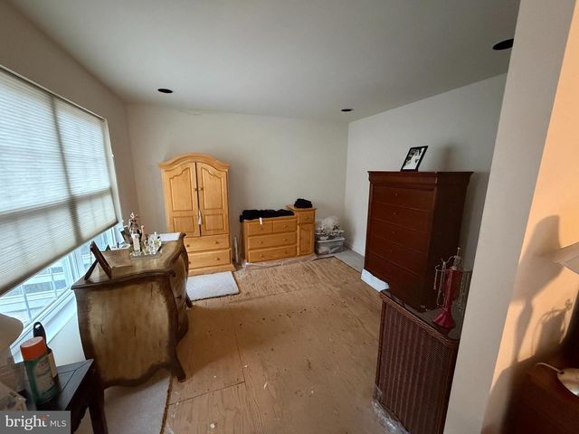 89 HILLSIDE LN, Mount Laurel, NJ 08054