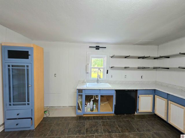 2537 Old Newburg Rd, Murray, KY 42071