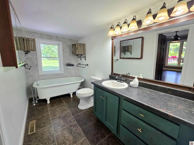 2537 Old Newburg Rd, Murray, KY 42071