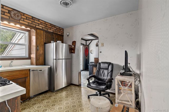 2975 oceanside Road, Oceanside, NY 11572