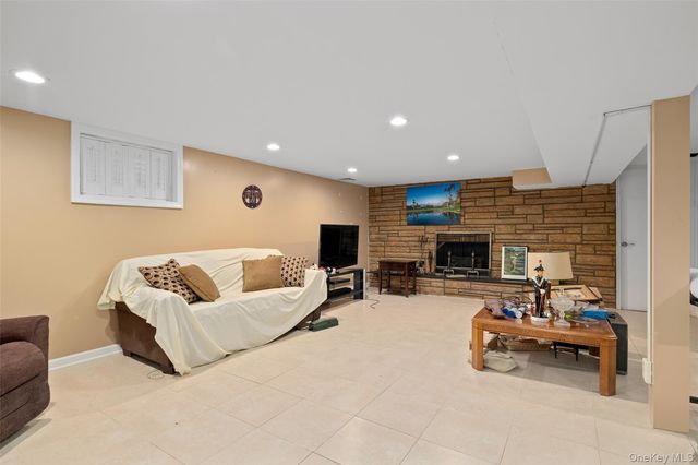 2975 oceanside Road, Oceanside, NY 11572