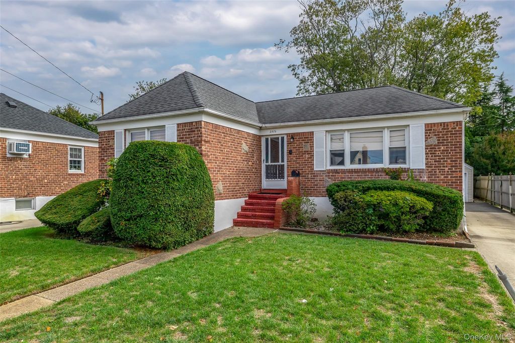 2975 oceanside Road, Oceanside, NY 11572