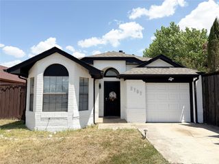 2702 Game Lake Drive, Irving, TX 75060