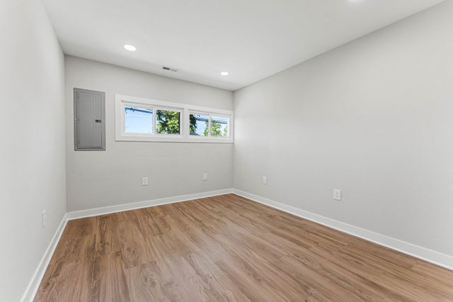 55 BALSAM RD, Levittown, PA 19057