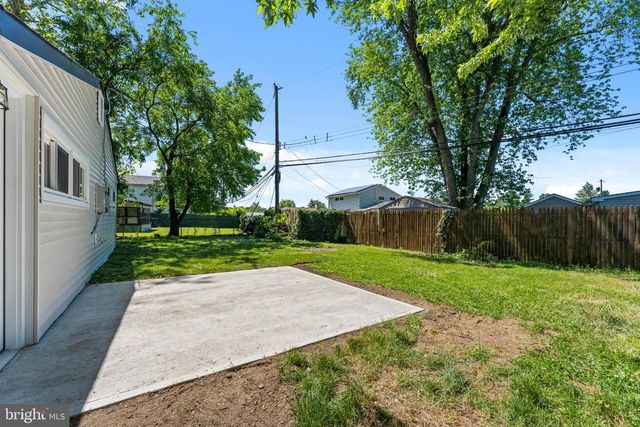 55 BALSAM RD, Levittown, PA 19057