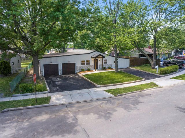 55 BALSAM RD, Levittown, PA 19057
