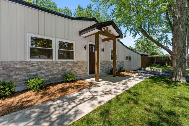 55 BALSAM RD, Levittown, PA 19057