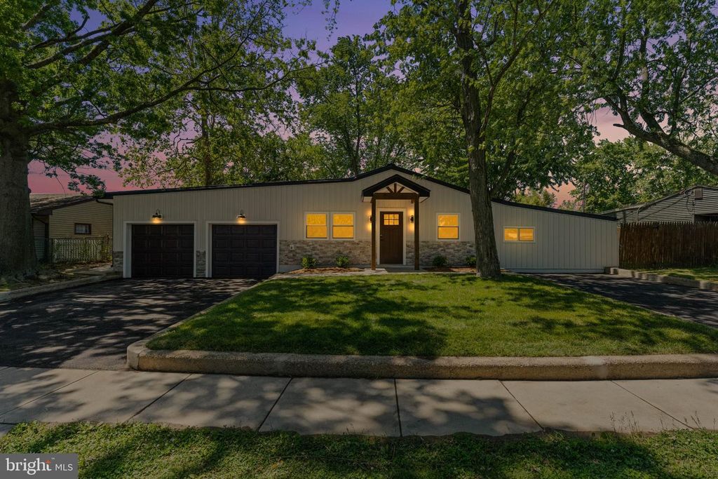 55 BALSAM RD, Levittown, PA 19057
