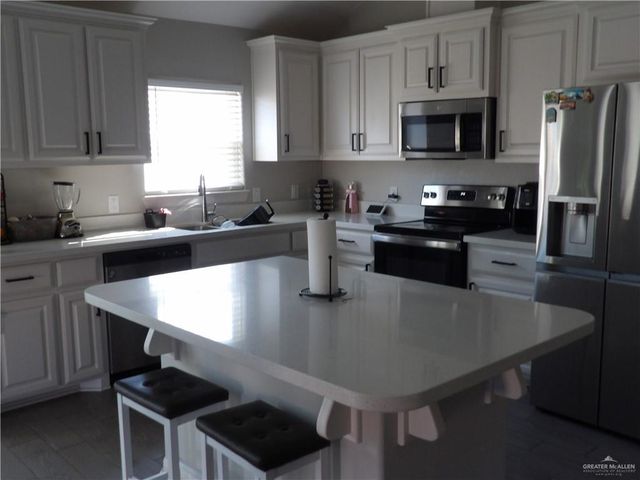 2608 N Day Lily Avenue, Edinburg, TX 78541