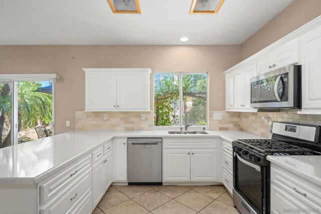 1020 Cima Dr, San Marcos, CA 92078