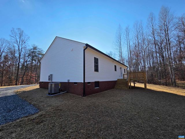115 BUSBEES POINT RD, Bumpass, VA 23024