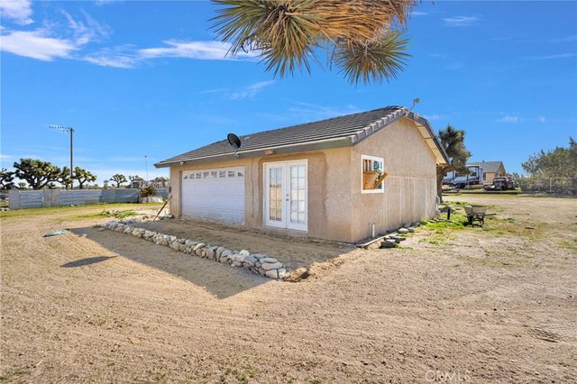 10276 Aster Road, Oak Hills, CA 92344