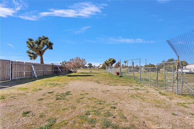 10276 Aster Road, Oak Hills, CA 92344