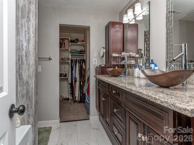 8603 Fox Chase Lane, Charlotte, NC 28269