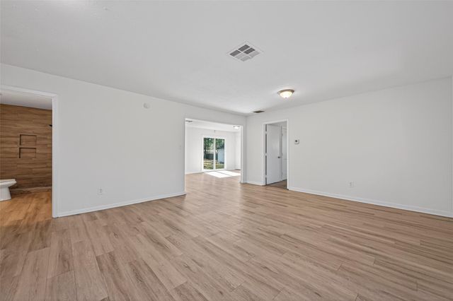 170 Walter Drive, Cleveland, TX 77328