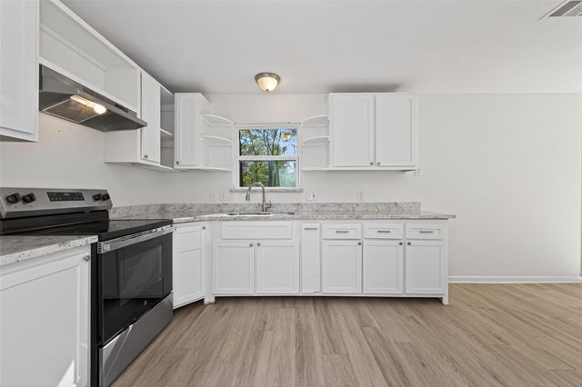 170 Walter Drive, Cleveland, TX 77328