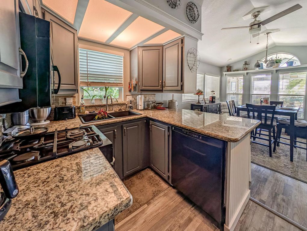 Image 15 of property listing at 70200 Dillon Road 665, Desert Hot Springs, CA 92241