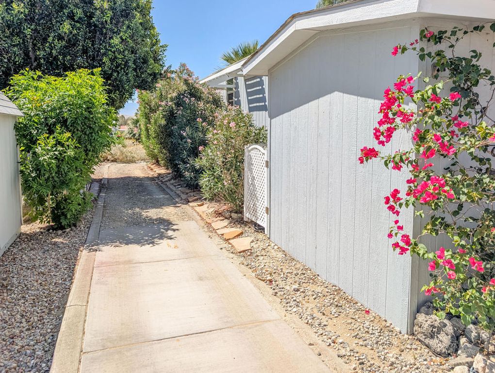 Image 4 of property listing at 70200 Dillon Road 665, Desert Hot Springs, CA 92241