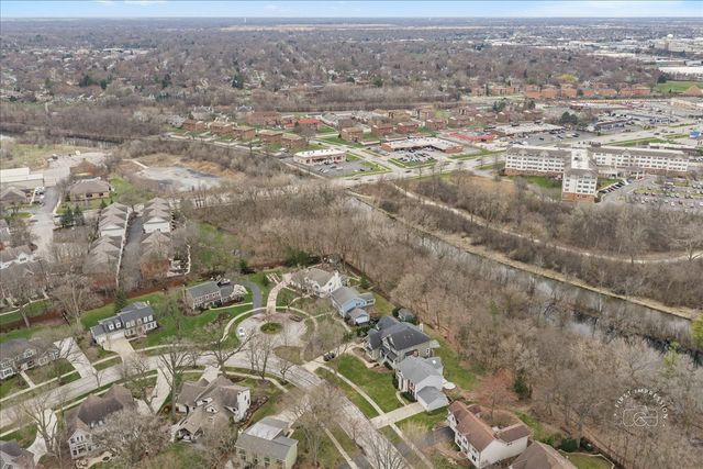 809 Heatherton Drive, Naperville, IL 60563