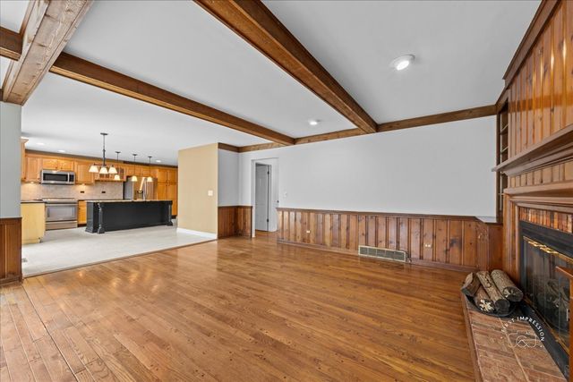 809 Heatherton Drive, Naperville, IL 60563