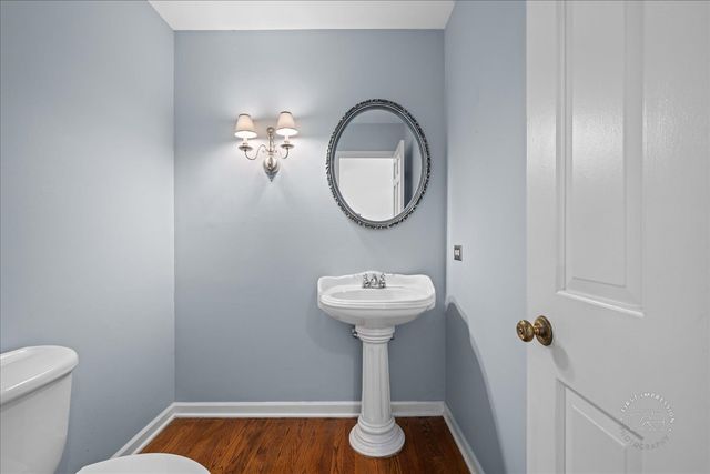 809 Heatherton Drive, Naperville, IL 60563