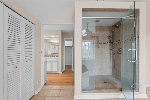 809 Heatherton Drive, Naperville, IL 60563