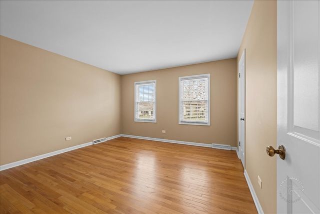 809 Heatherton Drive, Naperville, IL 60563