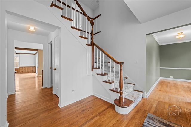 809 Heatherton Drive, Naperville, IL 60563