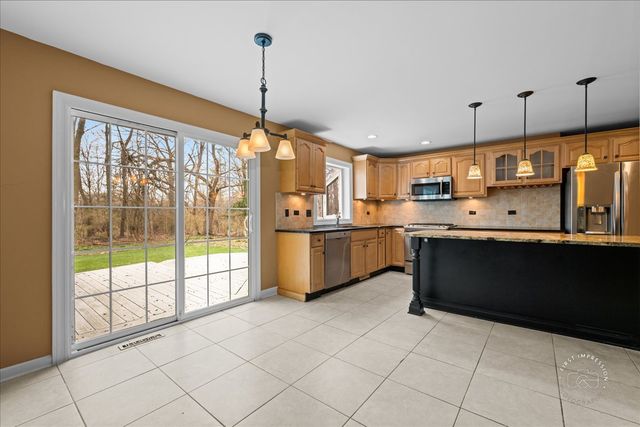 809 Heatherton Drive, Naperville, IL 60563