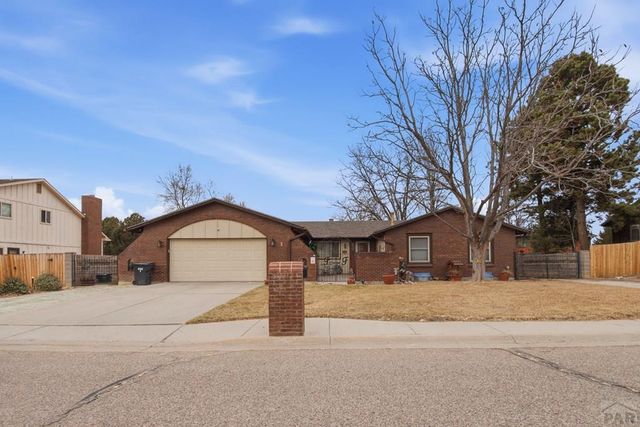 3 Queensbridge Dr, Pueblo, CO 81001
