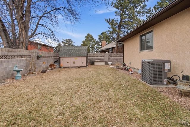 3 Queensbridge Dr, Pueblo, CO 81001