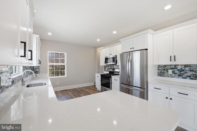 16 HEIGHTS AVE, Berlin, NJ 08009