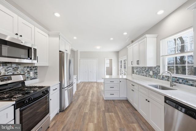 16 HEIGHTS AVE, Berlin, NJ 08009