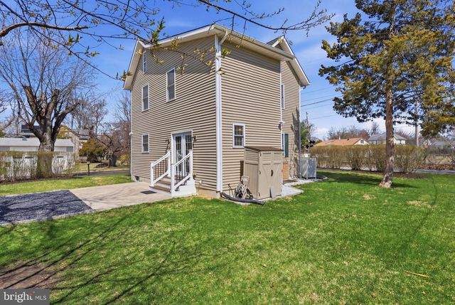 16 HEIGHTS AVE, Berlin, NJ 08009