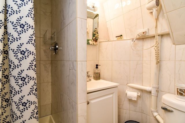 9 Raleigh Rd, Dover, MA 02030