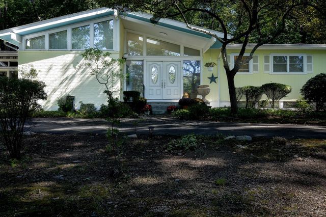 9 Raleigh Rd, Dover, MA 02030