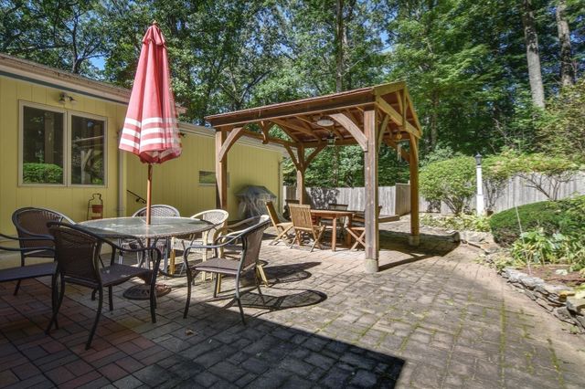 9 Raleigh Rd, Dover, MA 02030