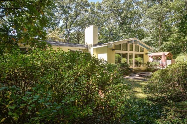 9 Raleigh Rd, Dover, MA 02030