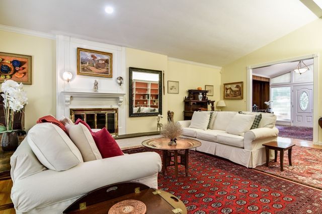 9 Raleigh Rd, Dover, MA 02030