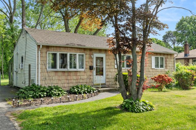 70 E Lakeland Street, Bay Shore, NY 11706
