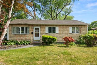 70 E Lakeland Street, Bay Shore, NY 11706