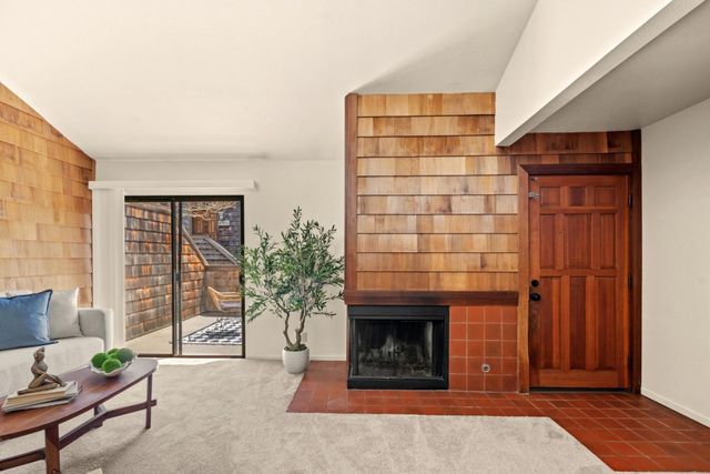 461 Dela Vina Avenue 209, Monterey, CA 93940