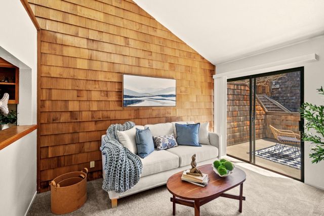 461 Dela Vina Avenue 209, Monterey, CA 93940