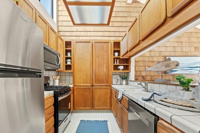 461 Dela Vina Avenue 209, Monterey, CA 93940