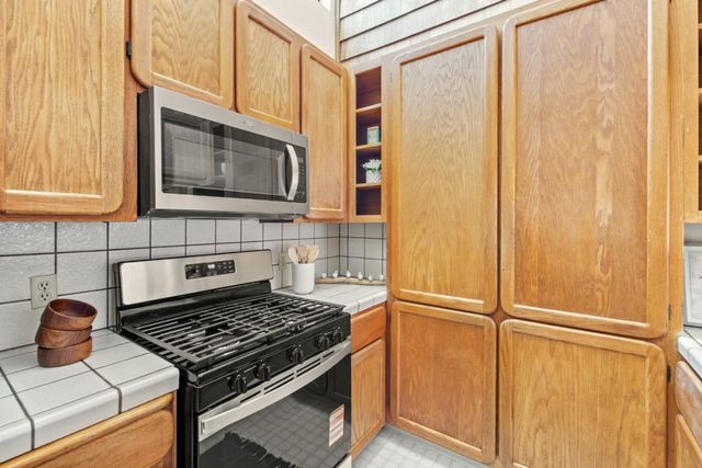 461 Dela Vina Avenue 209, Monterey, CA 93940