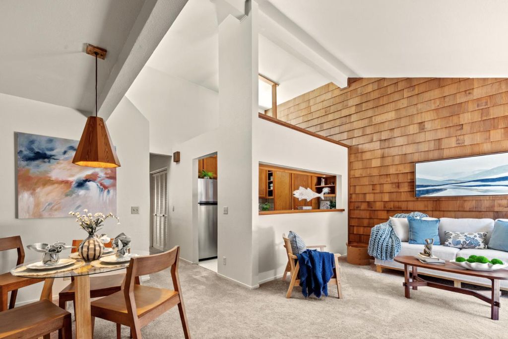 461 Dela Vina Avenue 209, Monterey, CA 93940